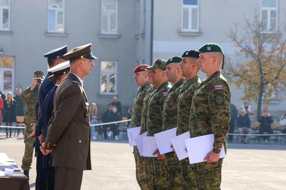 Svečana promocija prvog naraštaja Izobrazbe za prvu dočasničku dužnost: „Danas prestajete biti vođeni i postajete vođe“