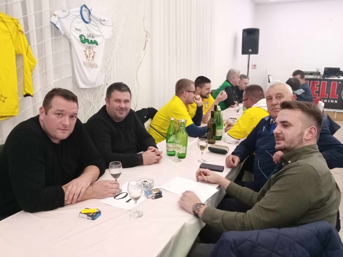 FOTO: Na mega nogometnom kvizu u Zagrađu natjecalo se 26 ekipa, najviše pokazali Osječani