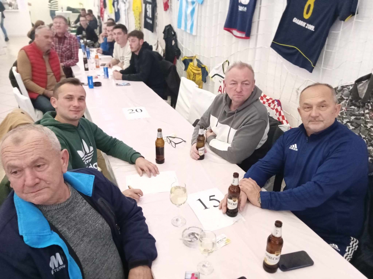 FOTO: Na mega nogometnom kvizu u Zagrađu natjecalo se 26 ekipa, najviše pokazali Osječani