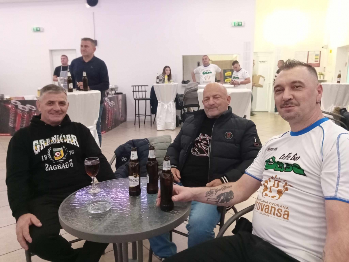 FOTO: Na mega nogometnom kvizu u Zagrađu natjecalo se 26 ekipa, najviše pokazali Osječani