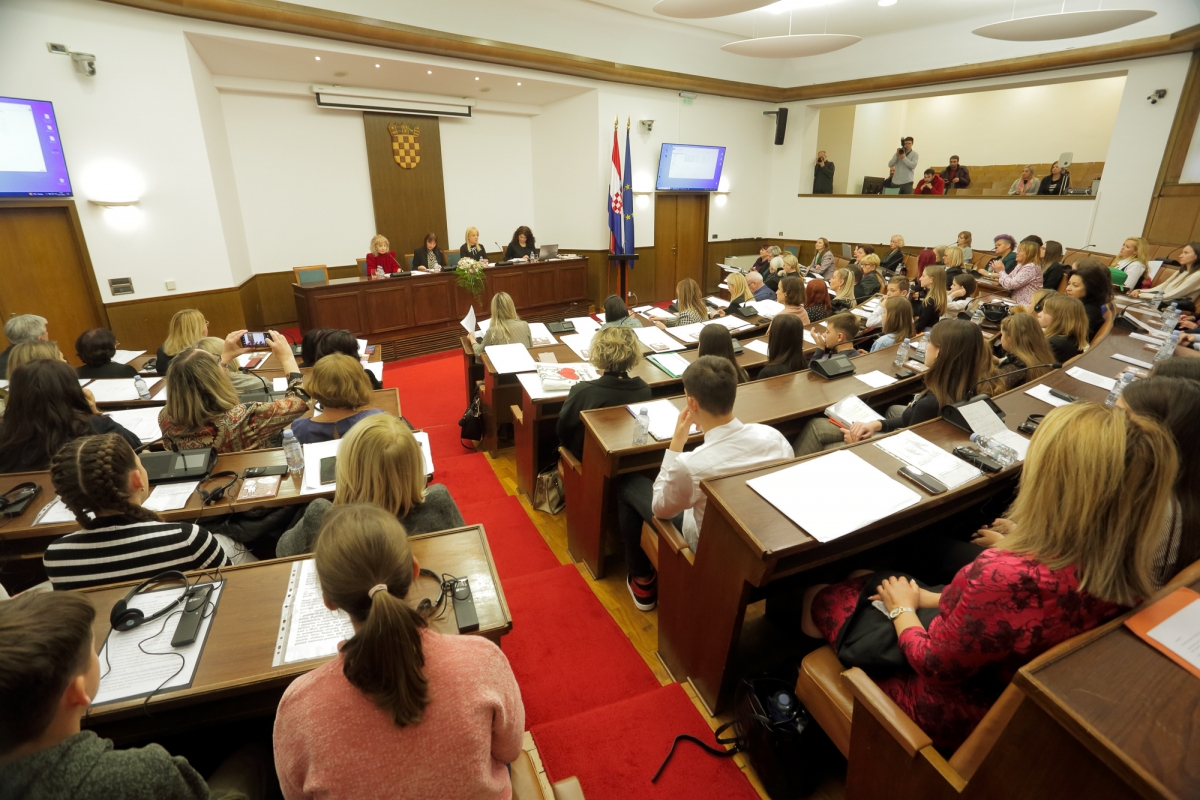 Vijećnici DGV Požega Ines i Patrik u Hrvatskom saboru