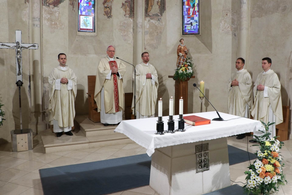 Adventska duhovna obnova vjeroučitelja i odgojiteljica u vjeri Požeške biskupije