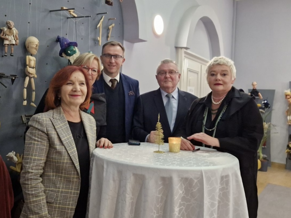 Zdravku Ronku uručeno posebno priznanje zaslužnika Akademije za umjetnost i kulturu u Osijeku