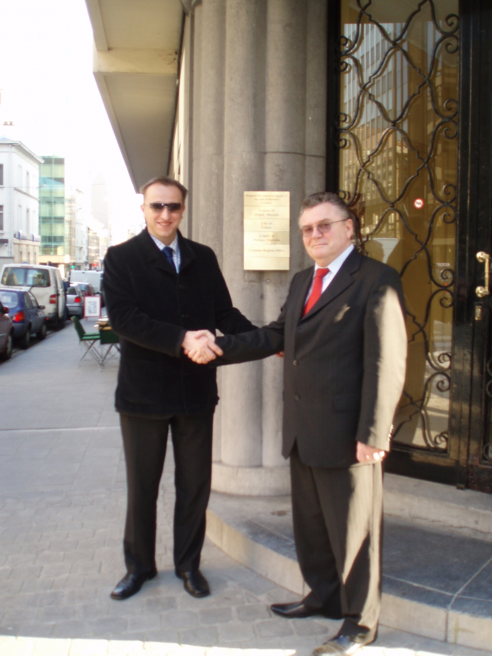 Zdravku Ronku uručeno posebno priznanje zaslužnika Akademije za umjetnost i kulturu u Osijeku