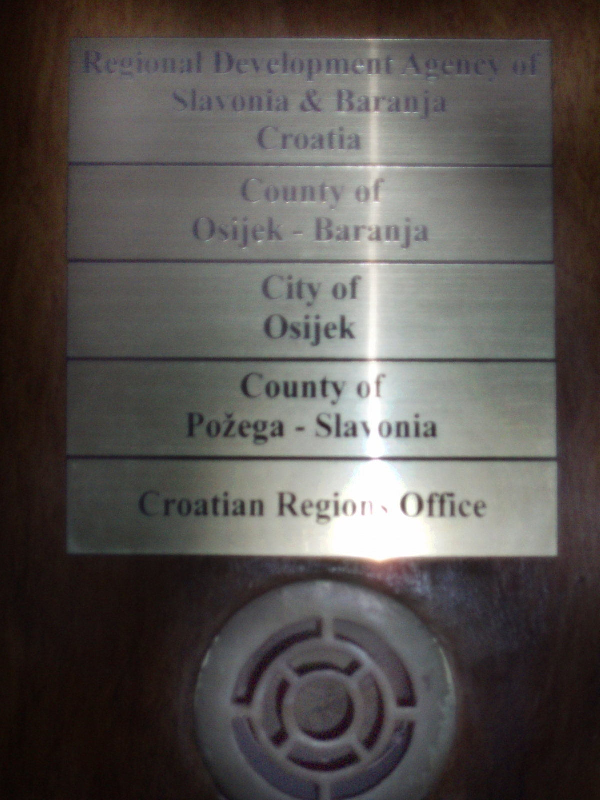 Zdravku Ronku uručeno posebno priznanje zaslužnika Akademije za umjetnost i kulturu u Osijeku