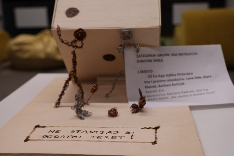 Povodom Mjeseca borbe protiv ovisnosti postavljena izložba „Kreativni i neovisni“