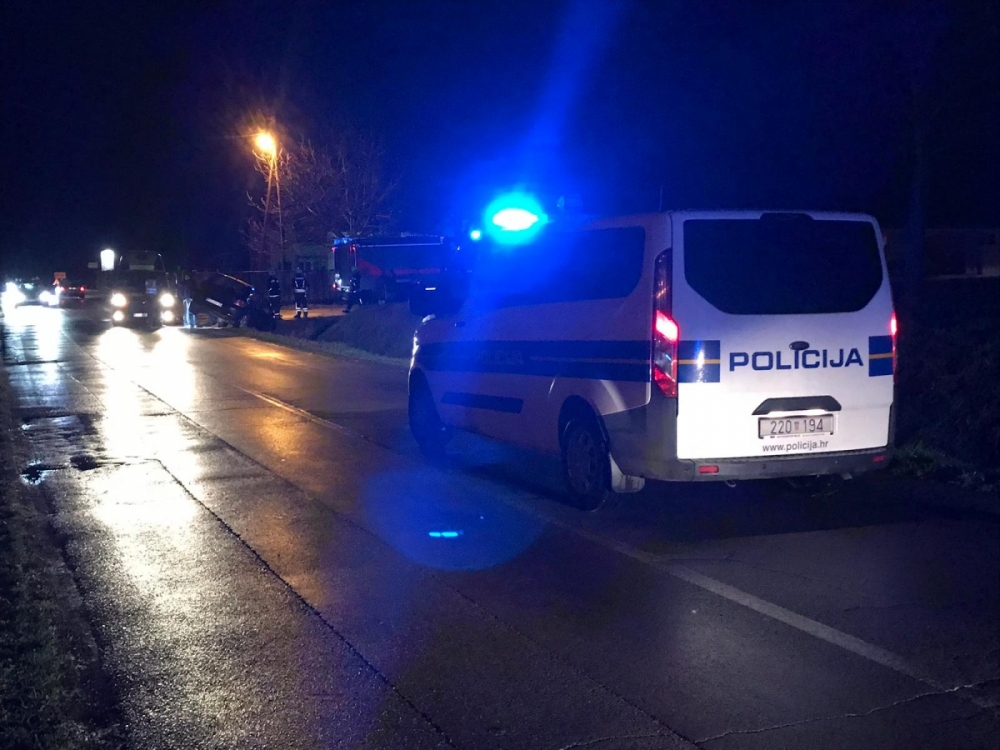 POŽEGA: Vozačica u 1 ujutro sletjela autom u kanal i pobjegla, nekoliko sati kasnije napuhala 0,60 promila