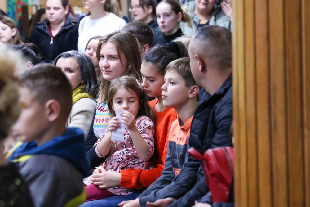 Učenici Osnovne škole Lipik priredbom stavili naglasak na prave božićne vrijednosti