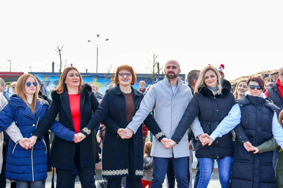 Pleternica: Točno u podne pušteni baloni dobrih želja za novu 2024. godinu