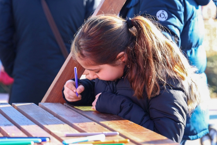 Pleternica: Točno u podne pušteni baloni dobrih želja za novu 2024. godinu