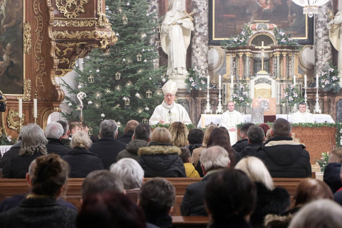 Svetkovina Bogojavljenja u požeškoj Katedrali