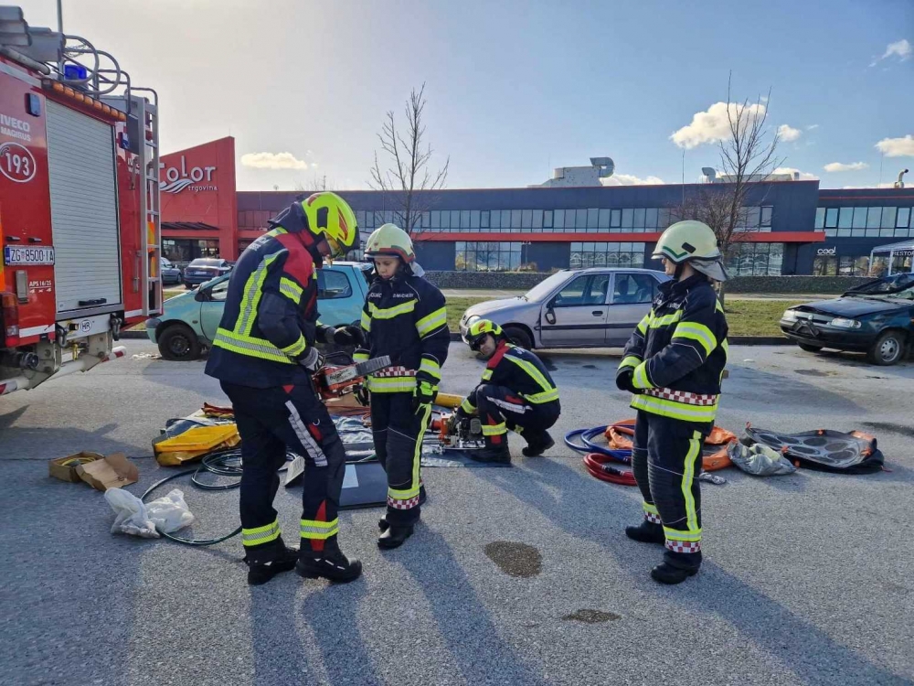 Vatrogasna zajednica PSŽ: Za vatrogasna zvanja uspješno položilo 74 kandidata