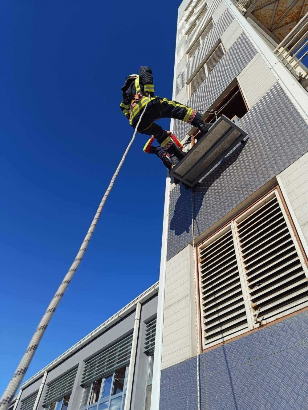 Vatrogasna zajednica PSŽ: Za vatrogasna zvanja uspješno položilo 74 kandidata
