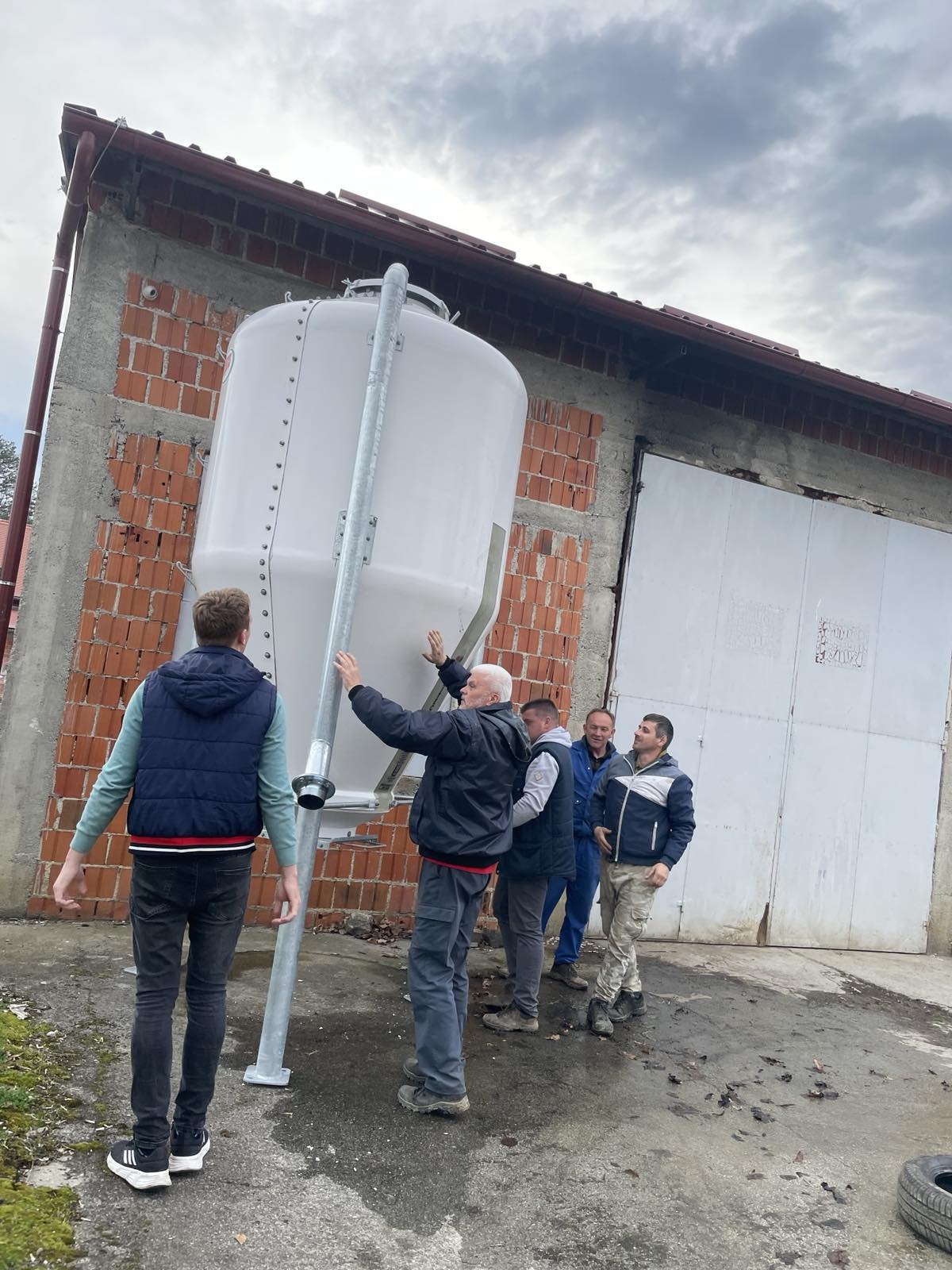 Učeničkoj zadruzi Ratarnica stigao silos za heljdu i pir