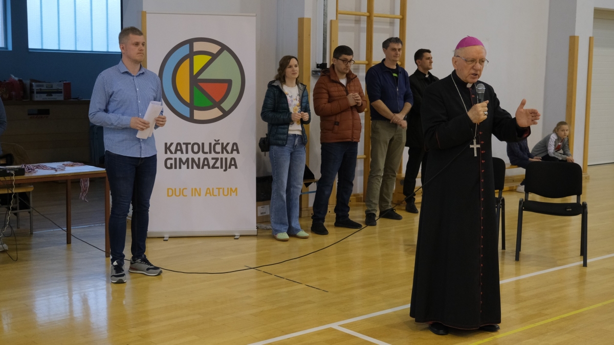 Požeška Katolička gimnazija organizirala humanitarni malonogometni turnir ’Nisi sam’