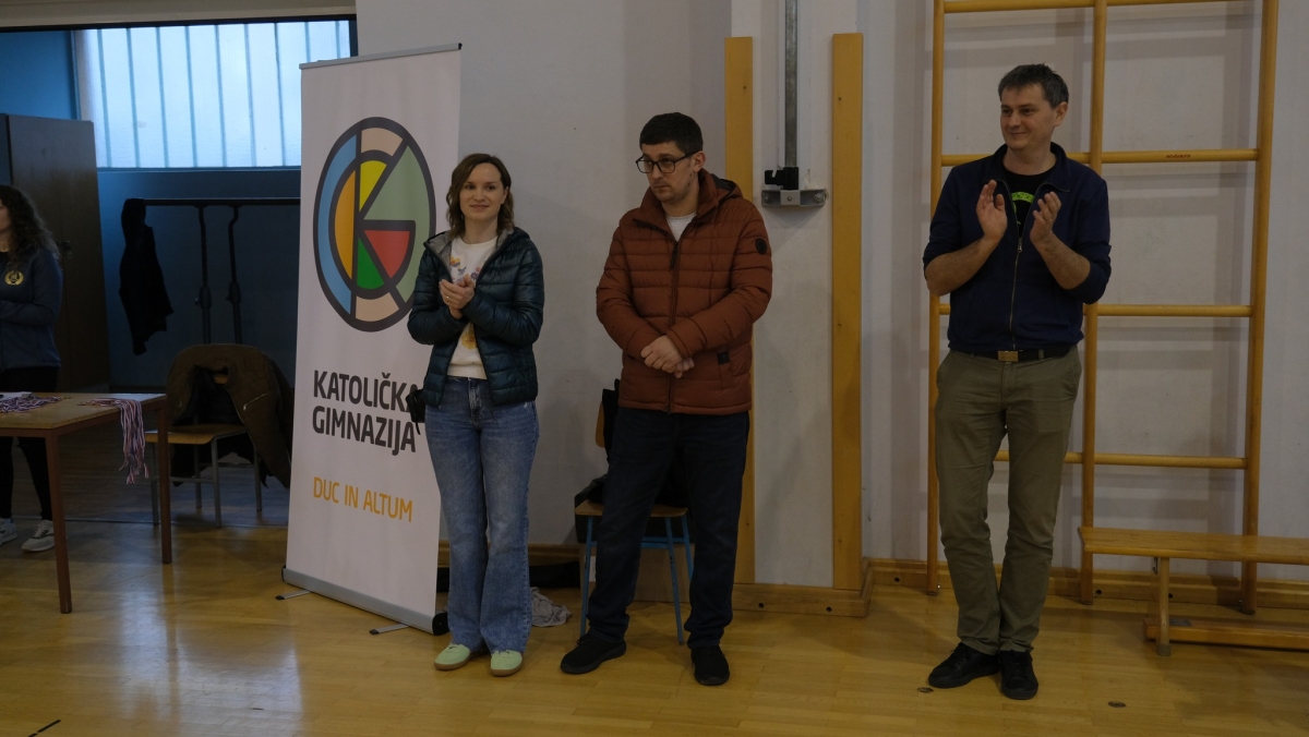 Požeška Katolička gimnazija organizirala humanitarni malonogometni turnir ’Nisi sam’