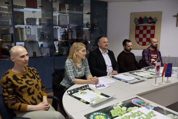 Planinarska manifestacija ’Papučki jaglaci’ ove se godine održava kroz dva dana i šest staza