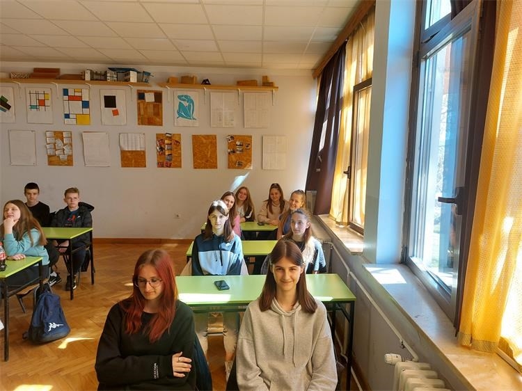 Srednjoškolcima u Pleternici i Požegi, uz održana preventivna predavanja, predstavljena kampanja „Postani policajac/policajka“