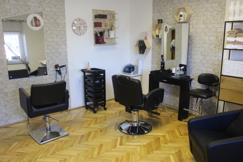 U Jakšiću otvoren frizerski salon ’Queen M’ u vlasništvu Martine Đuričić