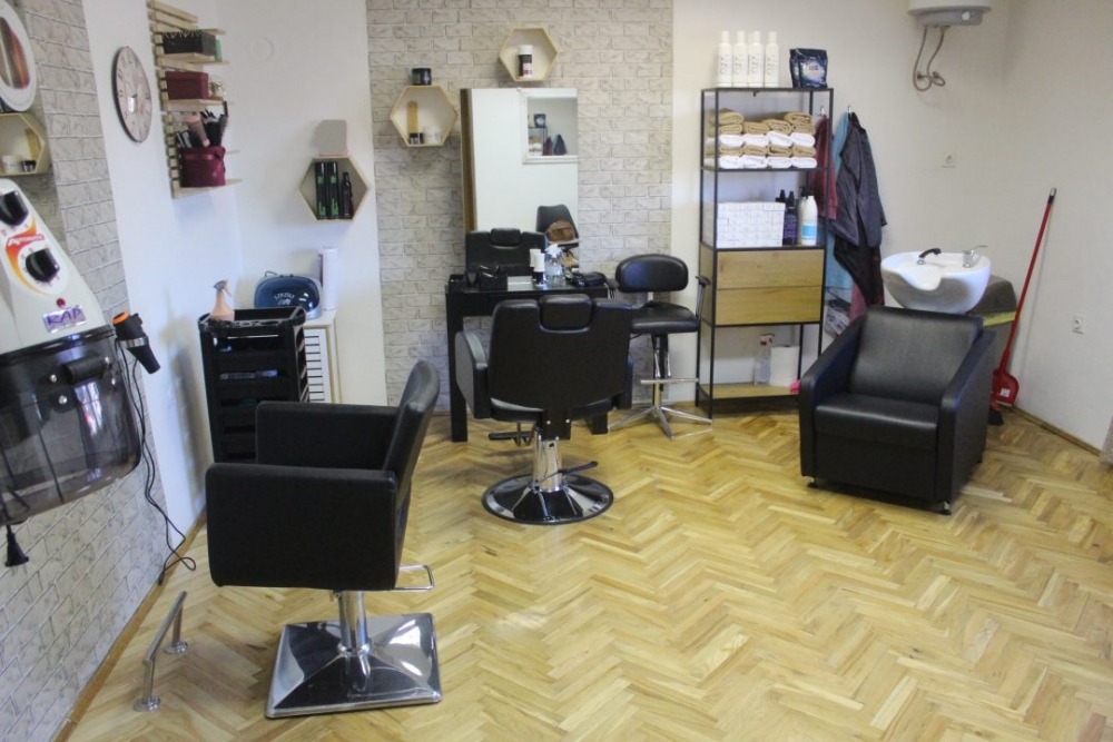 U Jakšiću otvoren frizerski salon ’Queen M’ u vlasništvu Martine Đuričić