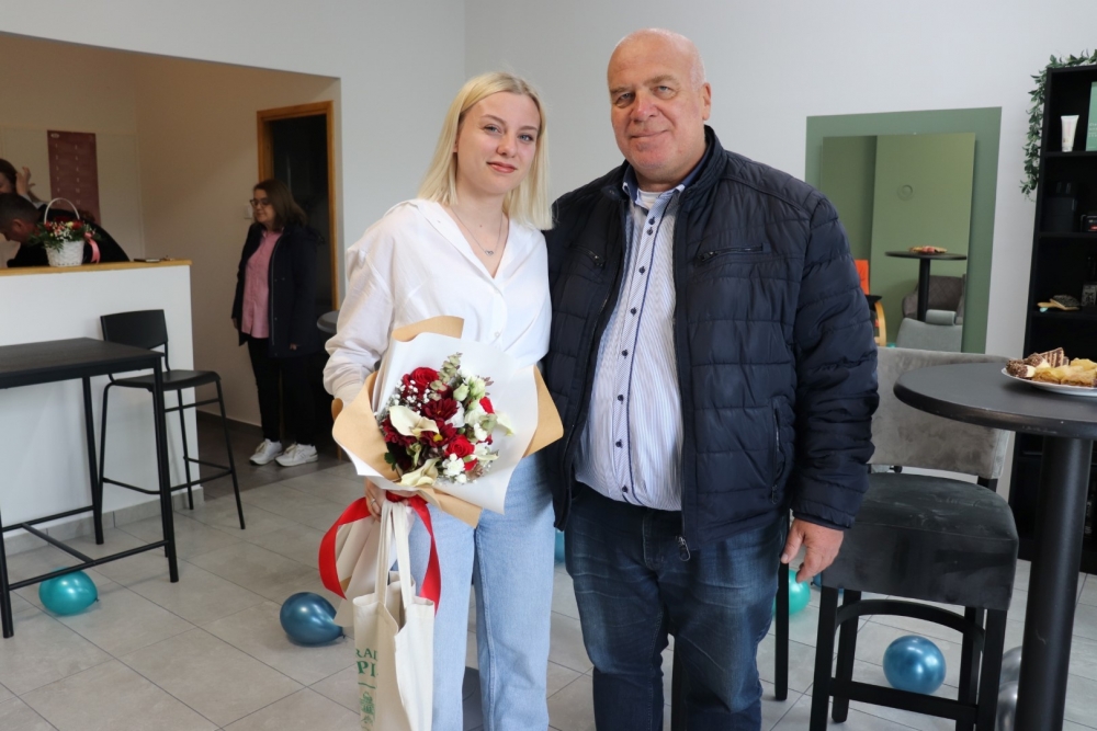Mlada poduzetnica Stela Pritula otvorila frizerski salon u Poljani