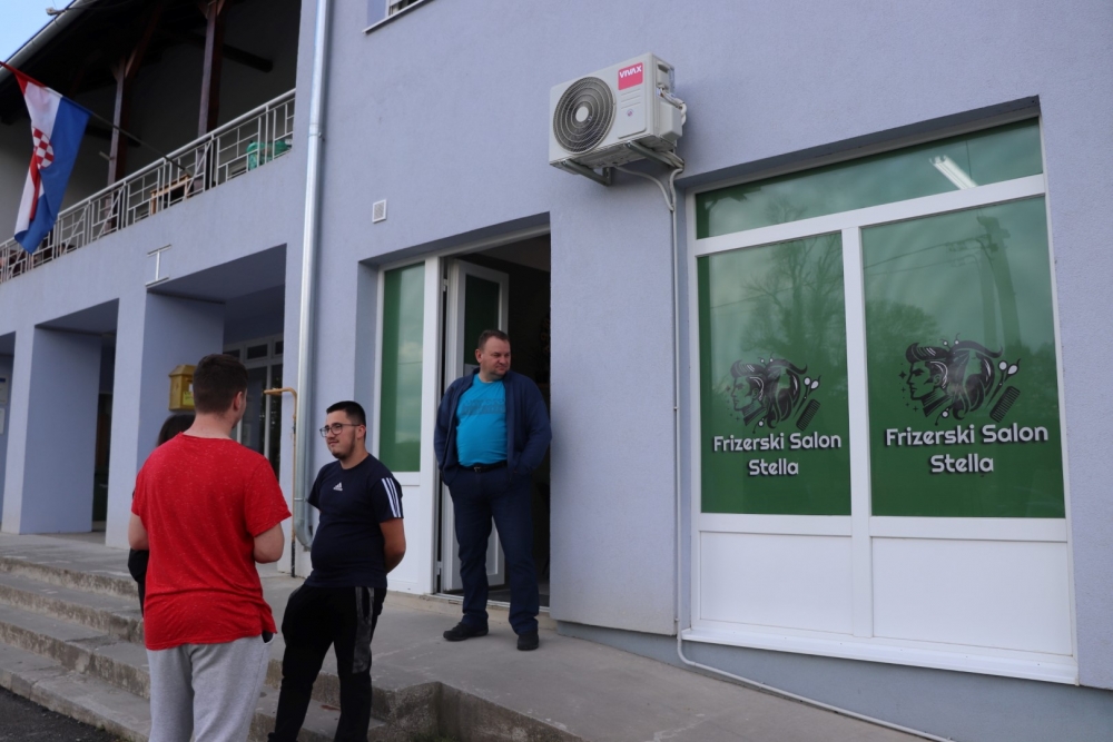 Mlada poduzetnica Stela Pritula otvorila frizerski salon u Poljani