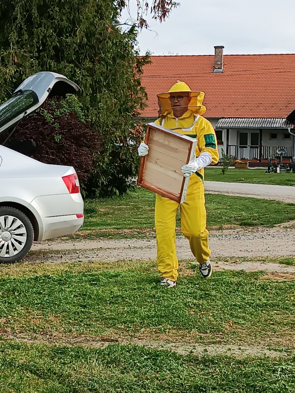 Nakon 65 godina u Poljoprivredno-prehrambenoj školi ponovno se kreće s uzgojem pčela