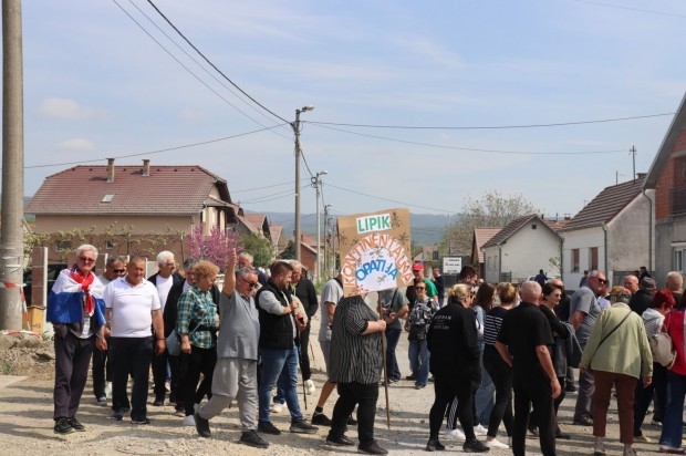 Stanovnici Lipika i Dobrovca prosvjedom izrazili nezadovoljstvo radovima na glavnoj prometnici
