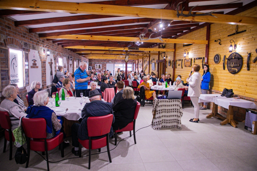 PLETERNICA: Druženje u prirodi za zlatnu dob