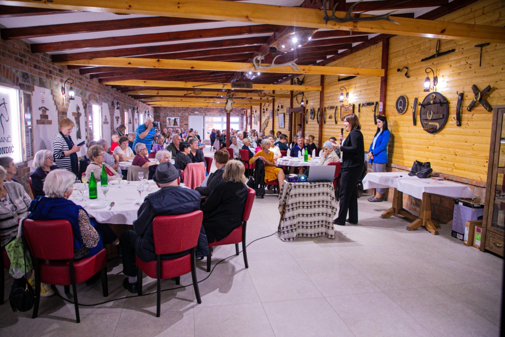 PLETERNICA: Druženje u prirodi za zlatnu dob