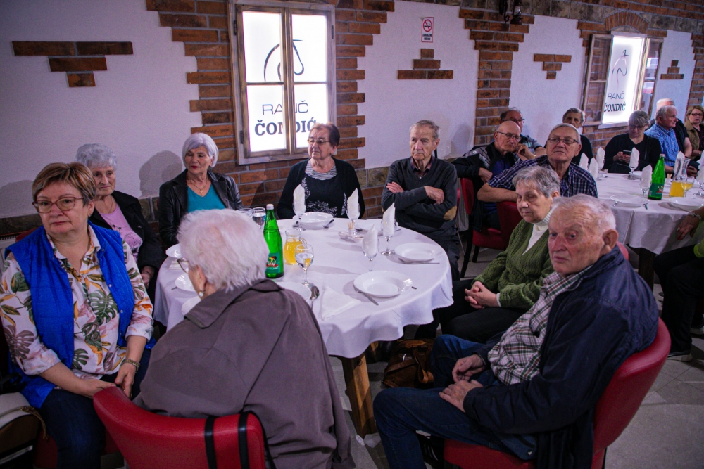 PLETERNICA: Druženje u prirodi za zlatnu dob