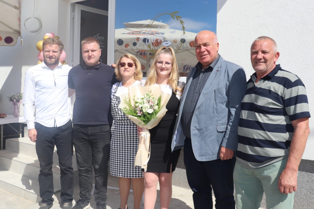 Jelena Meaški ostvarila je svoj san i otvorila salon ljepote u Antunovcu