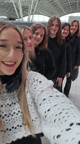 Učenice požeške Ekonomske škole u Latviji predstavljale Muzej bećarca