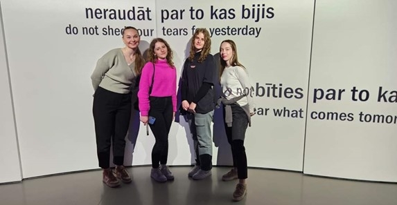 Učenice požeške Ekonomske škole u Latviji predstavljale Muzej bećarca