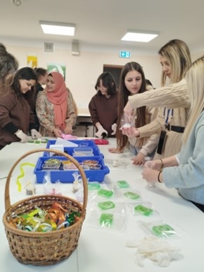 Učenice požeške Ekonomske škole u Latviji predstavljale Muzej bećarca