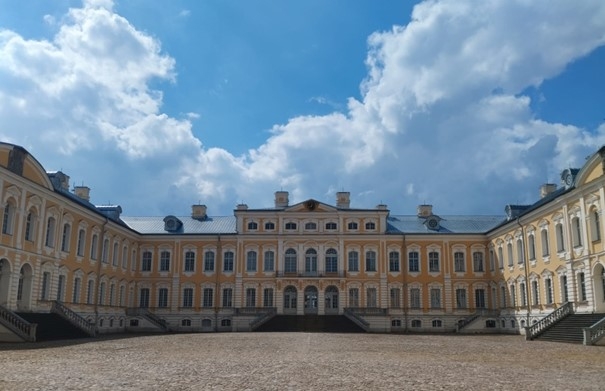 Učenice požeške Ekonomske škole u Latviji predstavljale Muzej bećarca