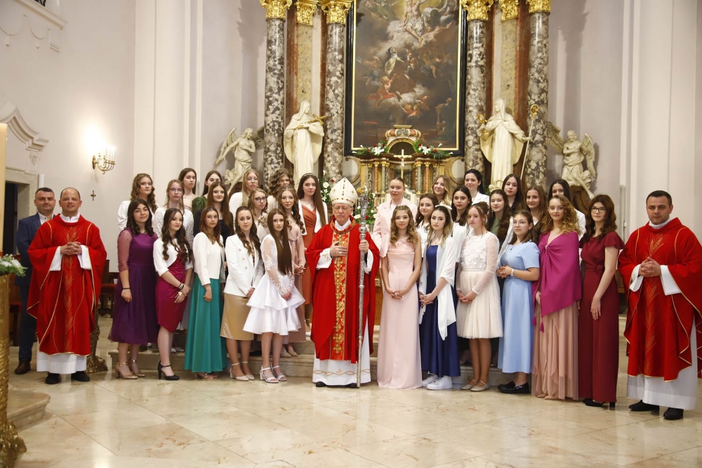 FOTO: Sakrament sv. potvrde u požeškoj Katedrali