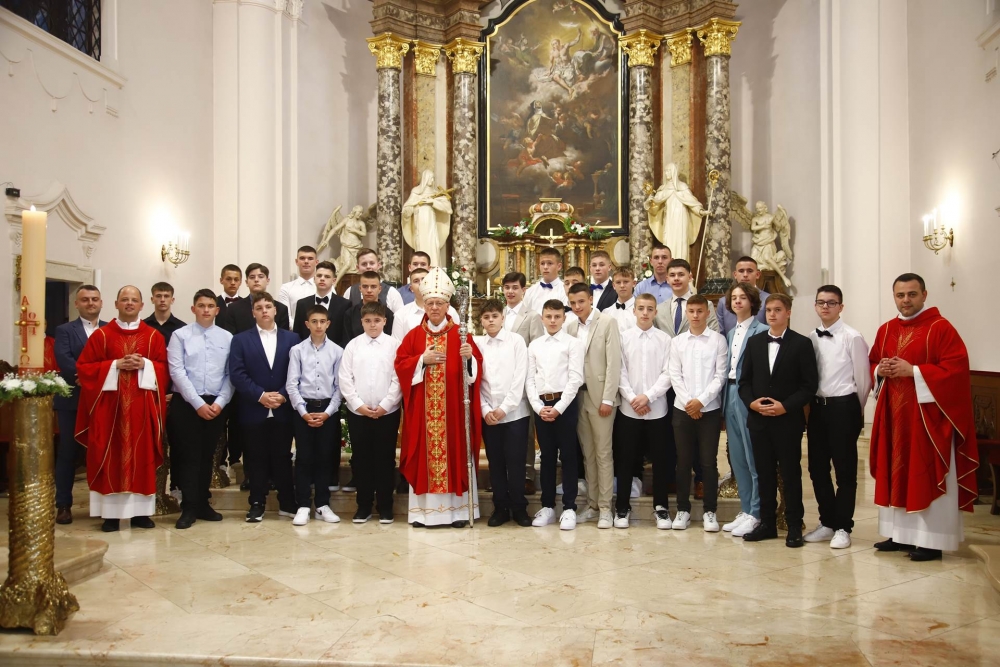 FOTO: Sakrament sv. potvrde u požeškoj Katedrali