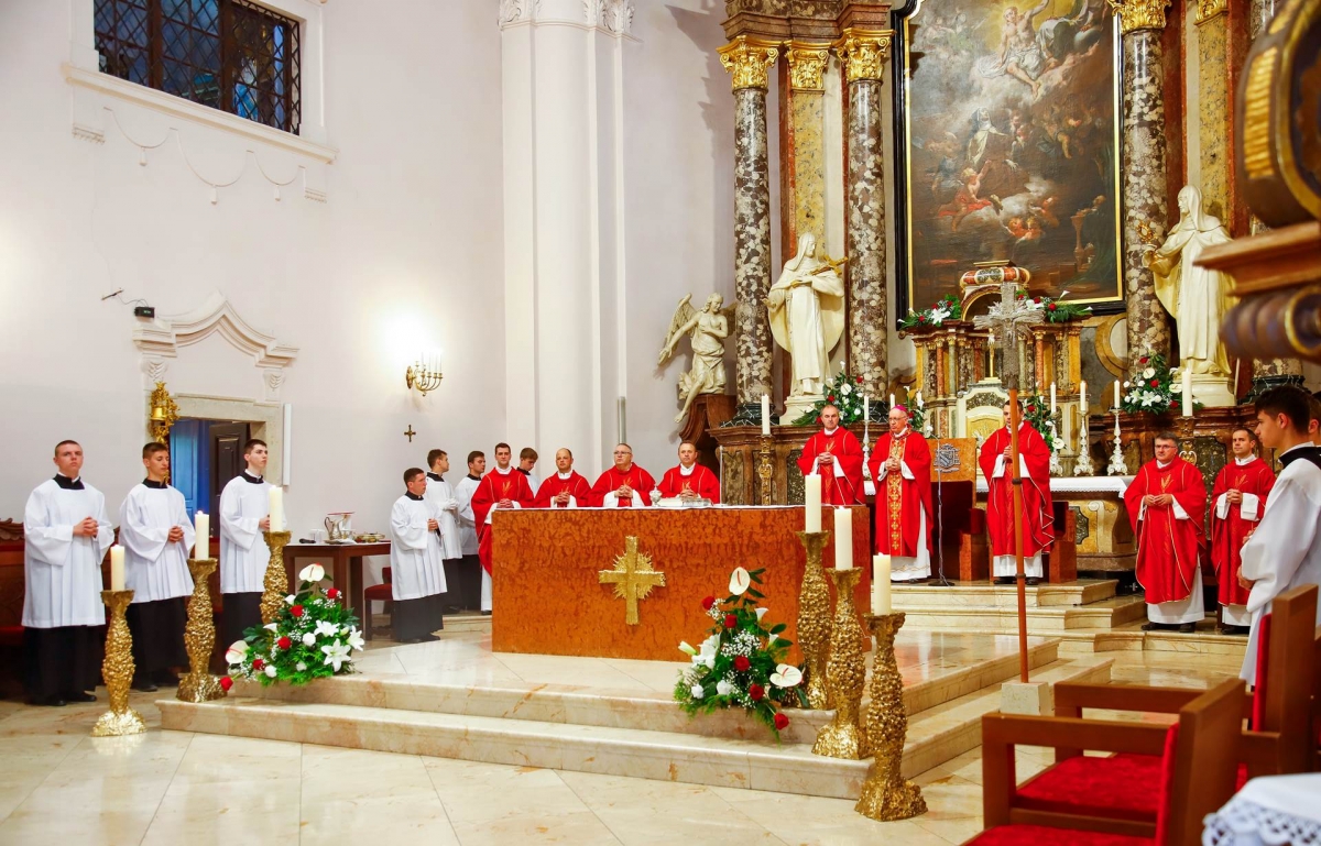 FOTO: Sakrament sv. potvrde u požeškoj Katedrali