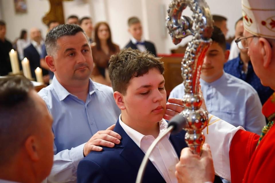 FOTO: Sakrament sv. potvrde u požeškoj Katedrali