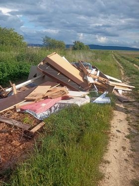 ’Netko mi je na prilaz njivi bacio glomazni otpad!’