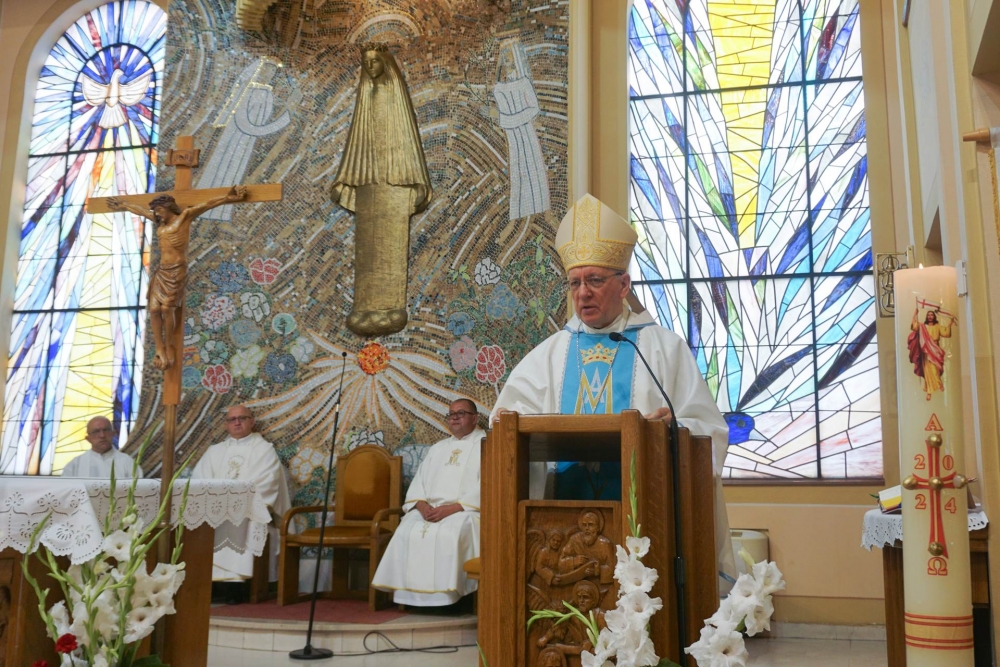 Biskup Škvorčević blagoslovio kip Marije Kraljice u Davoru