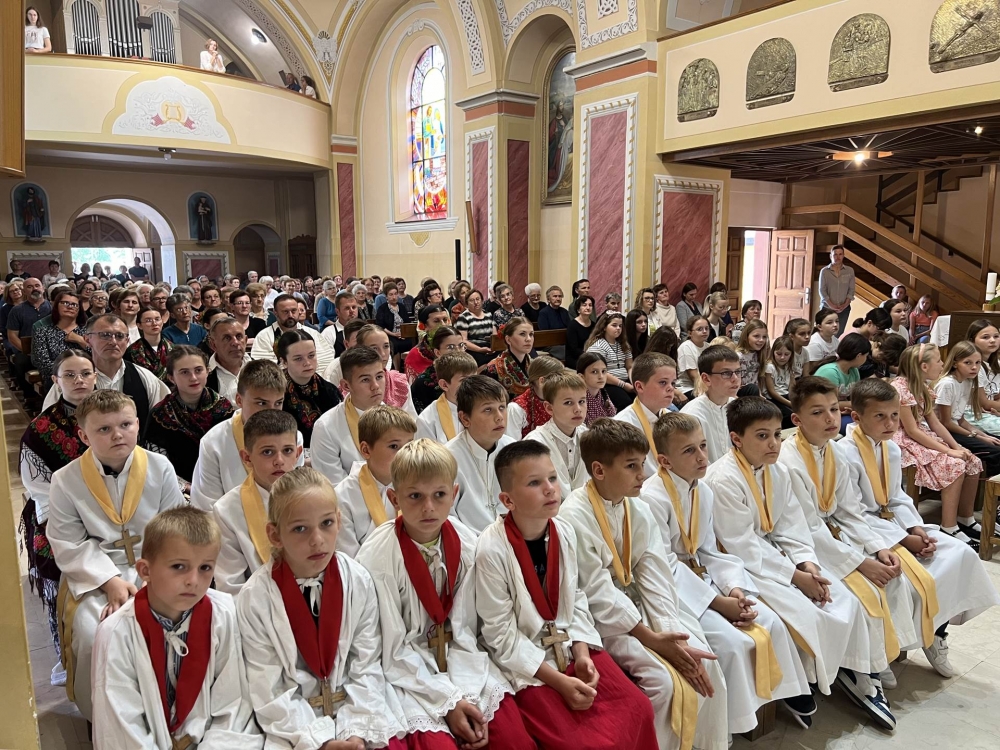 Biskup Škvorčević blagoslovio kip Marije Kraljice u Davoru