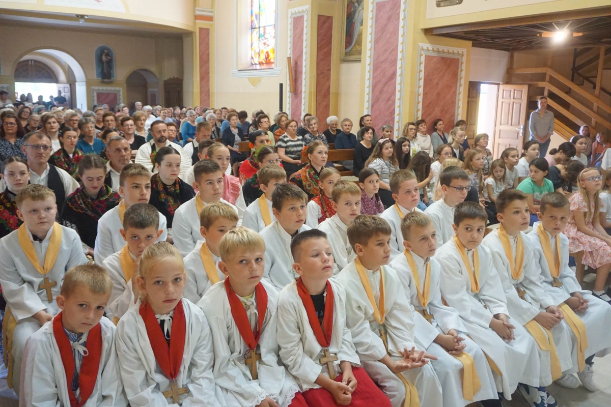 Biskup Škvorčević blagoslovio kip Marije Kraljice u Davoru