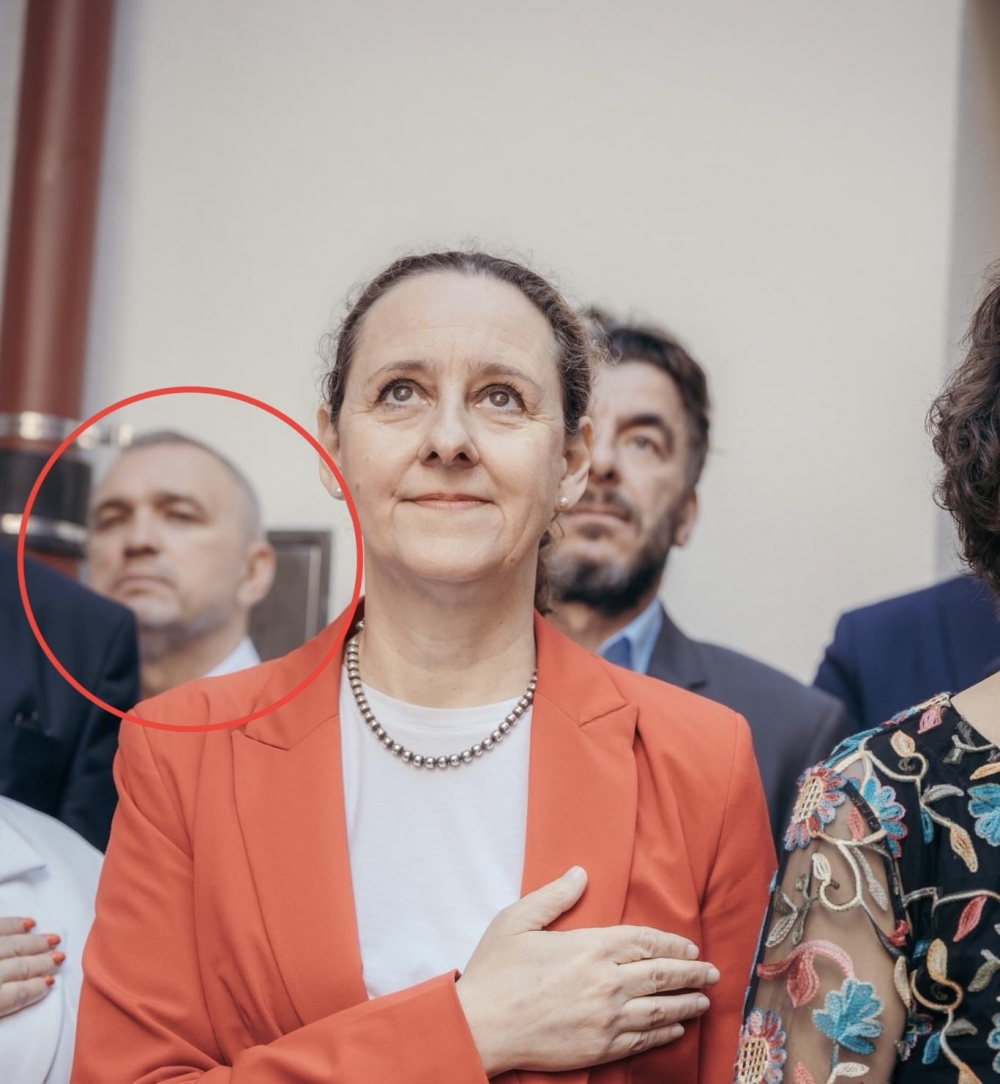 Kakvo društvo u Požegi: Ministrica medija ponosno pozira u društvu HDZ-ovca koji je prebio novinara