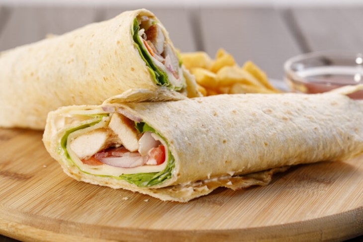 Recept za wrap od piletine i tzatzikija savršen je brzi ručak