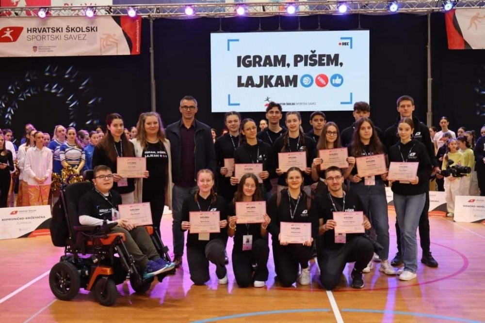 Upoznajte Filipa Odobašića, učenika požeške Gimnazije i školskog novinara koji piše i za HRT