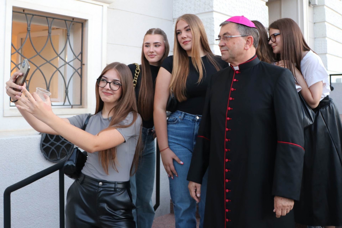 Biskup Martinović se susreo s volonterima sa slavlja biskupskog ređenja