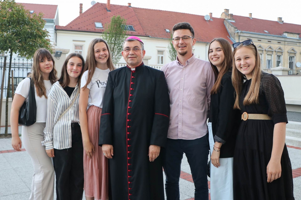 Biskup Martinović se susreo s volonterima sa slavlja biskupskog ređenja