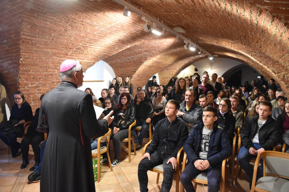 Učenici i studenti se još stignu prijaviti za stipendijski natječaj Požeške biskupije koji traje do 30. rujna
